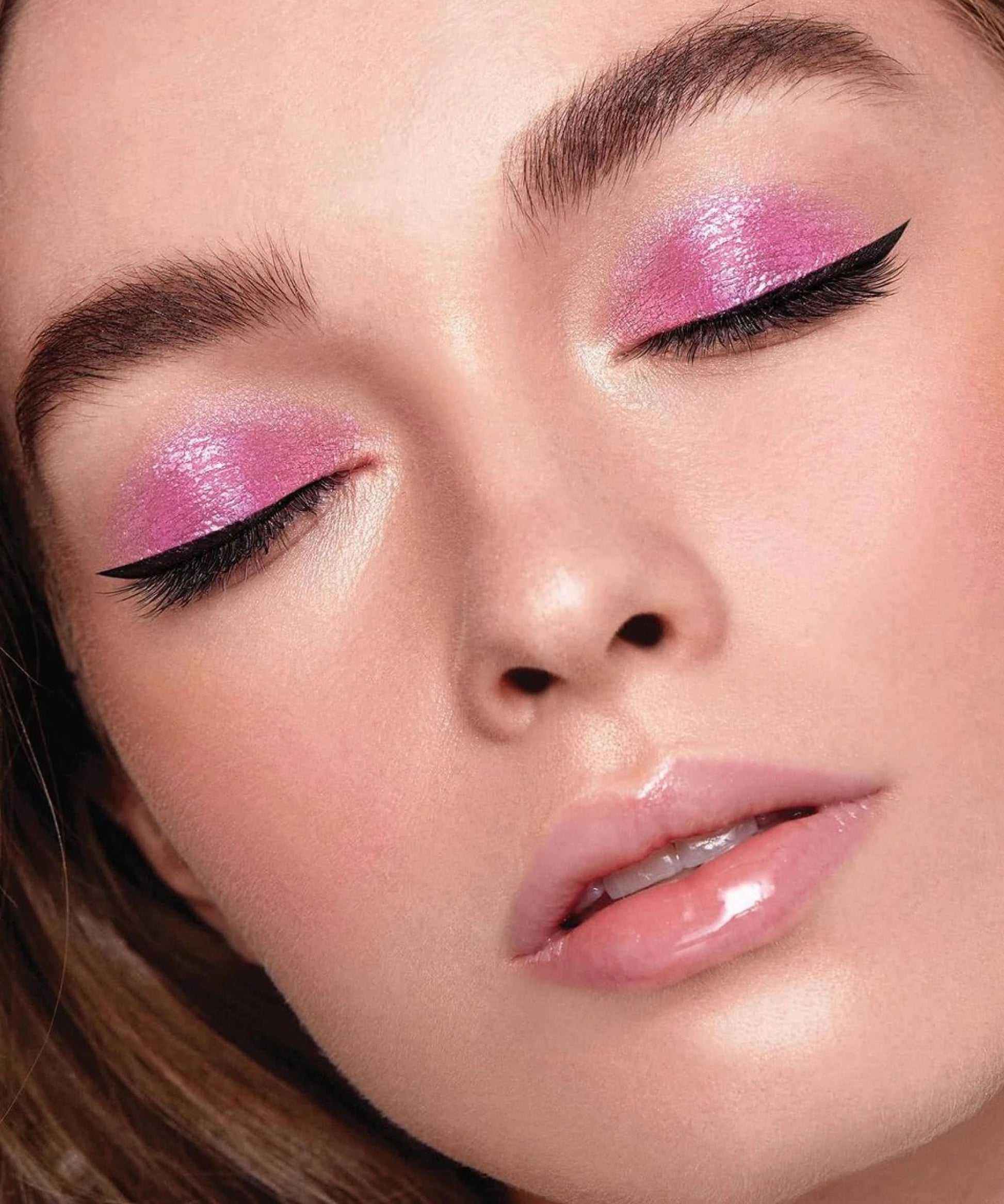 Liquid Long-Lasting Eyeliner With Soft Brush - Photo 4