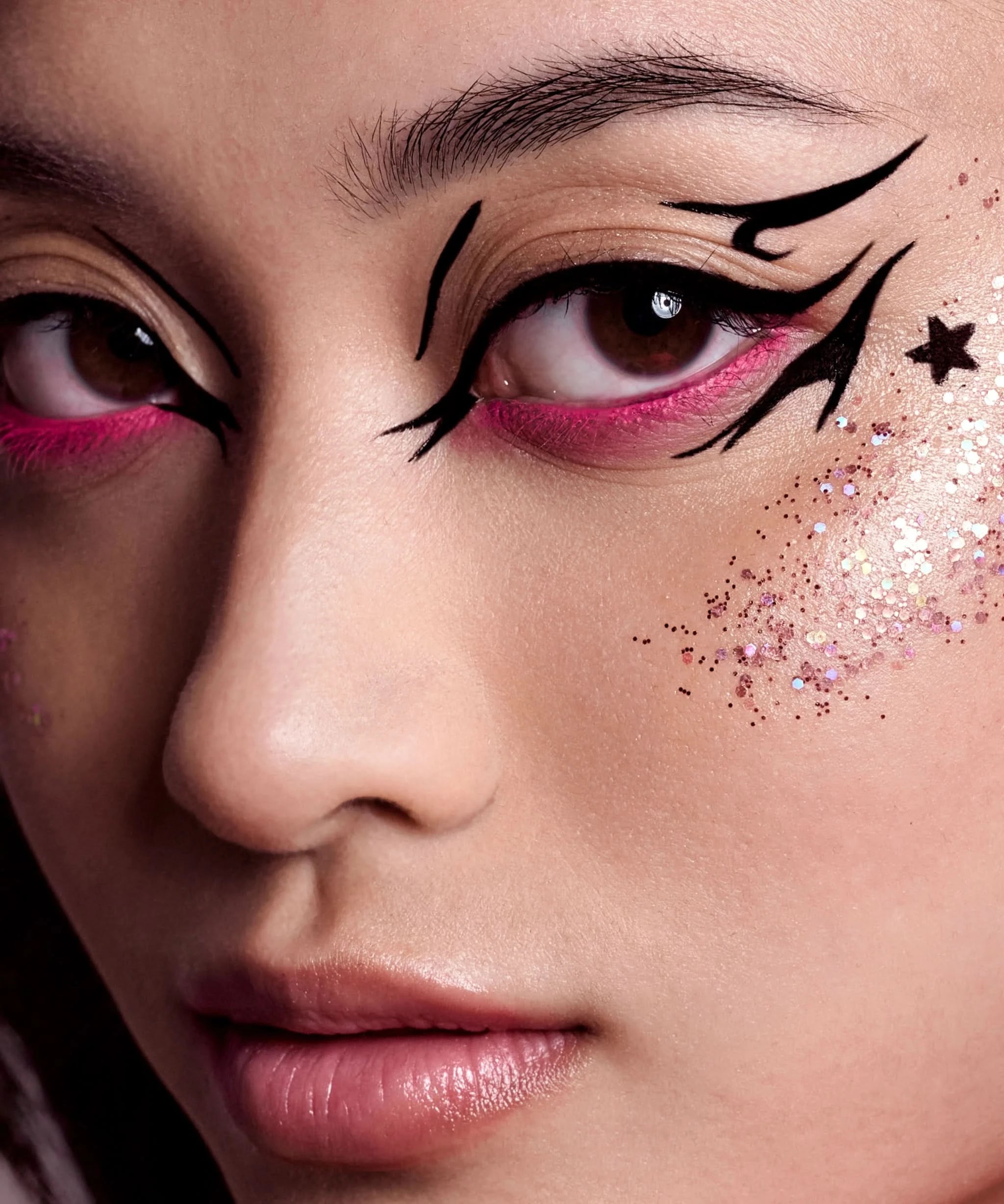 Liquid Long-Lasting Eyeliner With Soft Brush - Photo 4